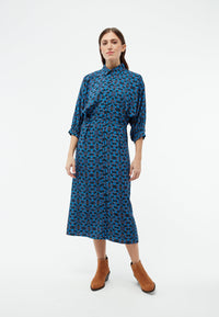 Second Hand Tailliertes Kleid GBNATALINA aus LENZING™ ECOVERO™ mit dekorativen Falten - Blue / Light Pink - S