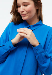 Givn Berlin Bluse GBIVA aus LENZING™ ECOVERO™ mit Stehkragen Blouse Electric Blue