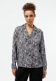 Givn Berlin Bluse GBZORA aus TENCEL™ mit Reverskragen Blouse Black / Grey (Snake)