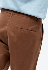 Givn Berlin Bundfaltenhose GBLEWIN relaxed aus Bio-Baumwoll Twill Trousers Pecan Brown