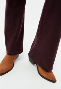 Givn Berlin Samthose GBELODIE flared leg aus Bio-Baumwolle Trousers Midnight Plum