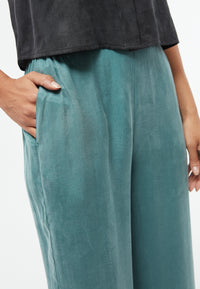Givn Berlin Hose GBMARLA relaxed aus TENCEL™ mit Peach-Effekt Trousers Graphite Green (Tencel)