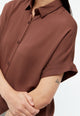 Givn Berlin Kurzarmbluse GBSARAH aus LENZING™ ECOVERO™ Blouse Chocolate Brown