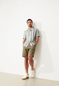 Givn Berlin Kurzarmhemd GBBARIK aus LENZING™ ECOVERO™ Buttoned Shirt Ice Water Blue / Faded Olive (Stripes)