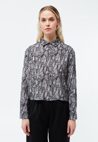 Givn Berlin Kurze Bluse GBSAVANNAH aus TENCEL™ Blouse Black / Grey (Snake)