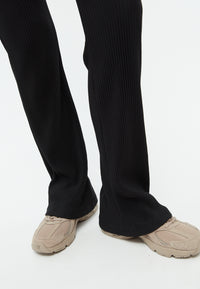 Givn Berlin Plisseehose GBELODIE aus recyceltem Polyester Trousers Black (Pleats)
