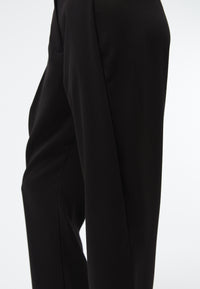 Givn Berlin Stoffhose GBMAIVE aus TENCEL™ mit einseitiger Liegefalte Trousers Black