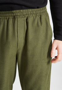 Givn Berlin Chino-Hose ERIC aus Bio-Baumwolle Trousers Moss Green